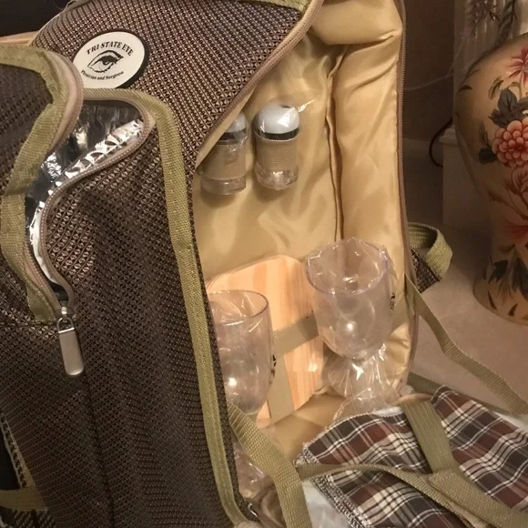 Picnic Basket Backpack - Picture 7 of 9